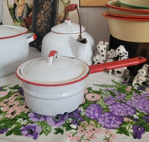 Vintage Enamel Saucepan with Lid - White and Red Decortive